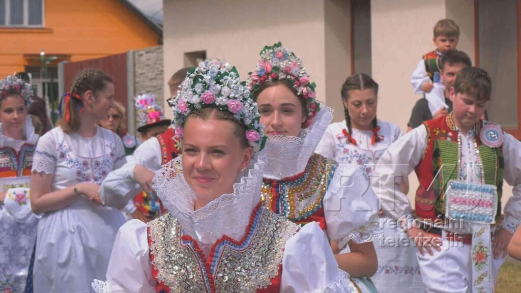 🎥 Malé ohlédnutí za krásnými okamžiky krojovaných hodů v Brumovicích...